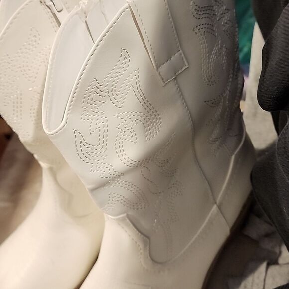 GEORGEOUS DREAM PAIRS SUPER COMFY WESTERN CHUNKY HEEL COWBOY ANKLE BOOTS SIZE 11 - Picture 8 of 8